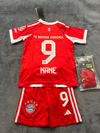 Image 2 of Bayern Munich red Kane no.9