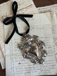 Image 4 of Ex-voto en forme de cœur sacré GR (pour Grâce rendue) en métal plaqué argent!  XIX eme siècle