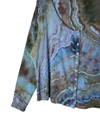 Image 4 of ♻️ UPCYCLED XXL Rib Knit Button Top / Cardigan in Earthy Geode Ice Dye