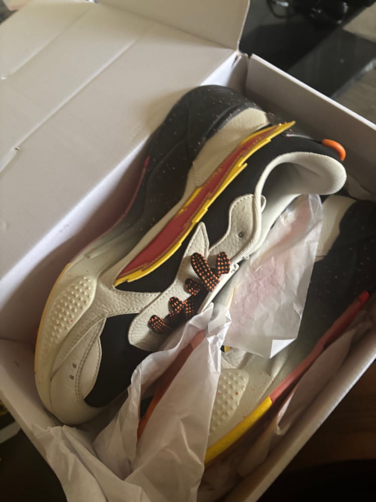 Image of puma sneaker Cheetos edition 
