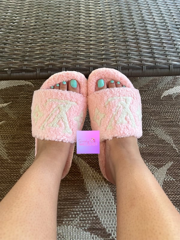 Image of sherpa lv slides 💜. 