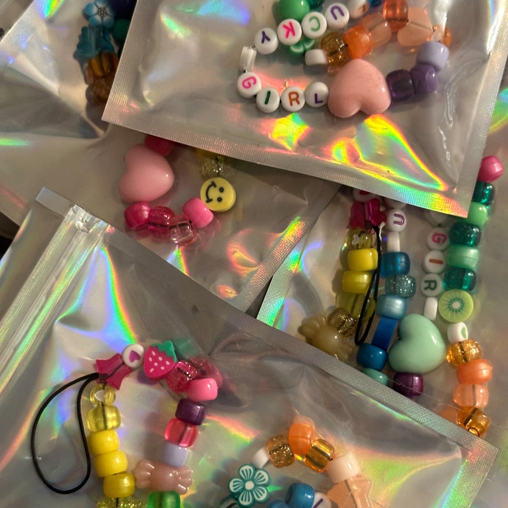 Image of PHONE BEADS LUCKY GIRL