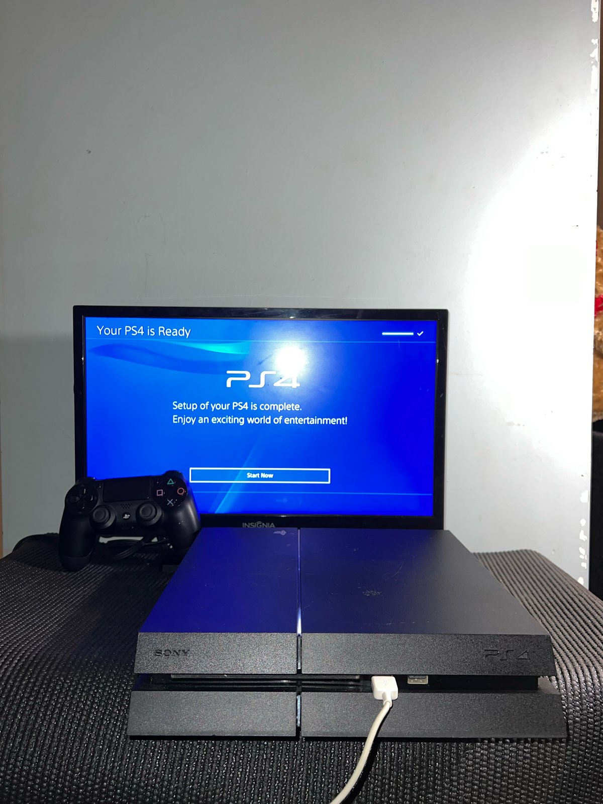 PlayStation 4 Console in Black w/ good Controller