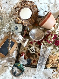 Image 1 of Box de Brocante « Sous le charme »