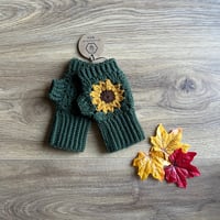 Crochet Green sunflower fingerless gloves