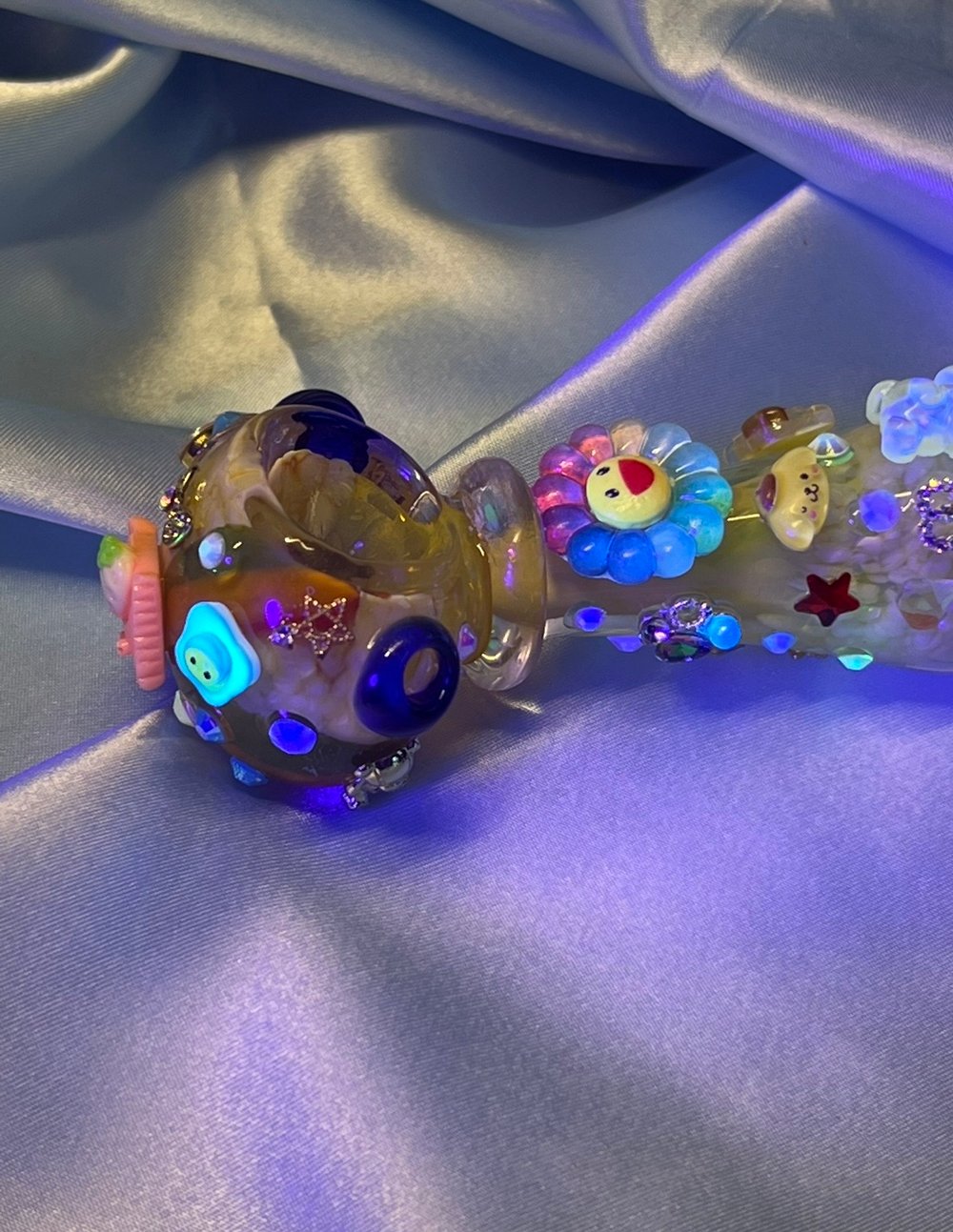 Happy face emoji sanrio pipe 