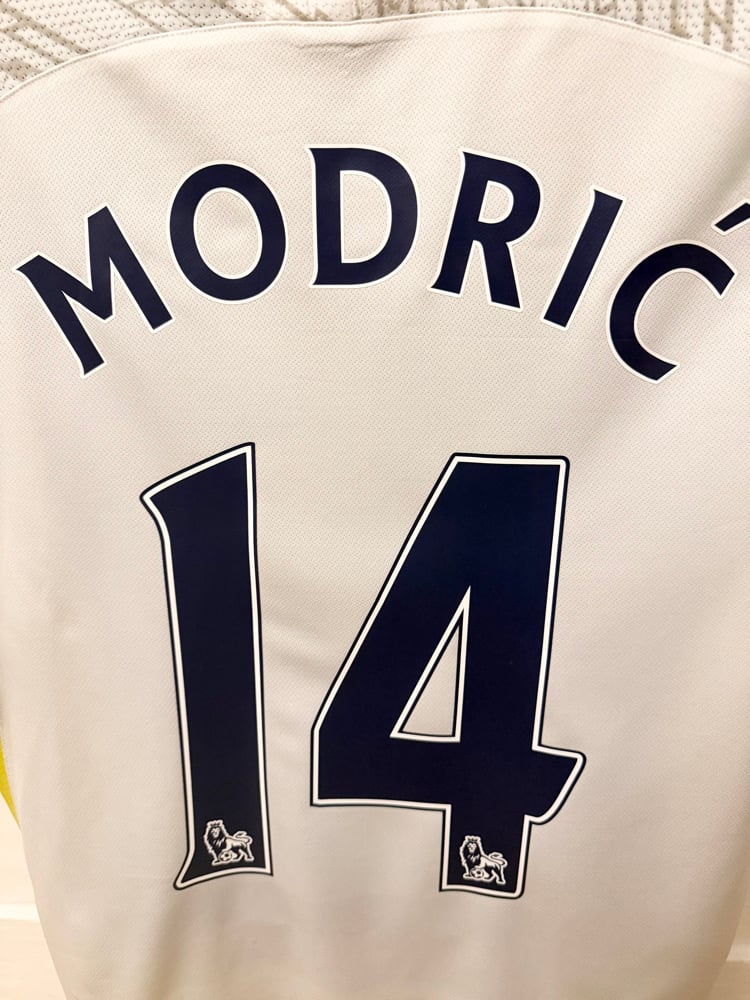 Image of Tottenham Hotspur “MODRIĆ 14” 2009/10 Home Shirt + PL patches  (M)
