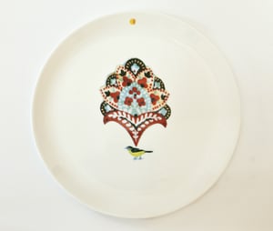 Image of Peruvian Bird with Plumage Dinner Plate