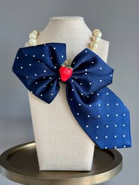 Image 2 of Picnic in Paris