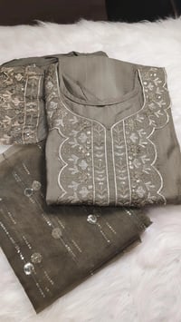Image 5 of Pakistani Kurtha Set with Organza Shawl - Design #9