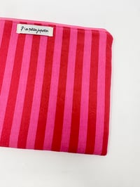 Image 2 of Pochette grand format LA SPACIEUSE coton rayé rose et rouge
