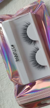 Image 1 of STUNNA LASHES