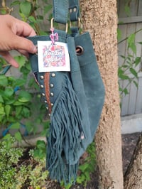 Image 4 of Evie Bag -dark green with red detail's