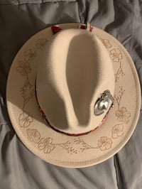 Image 3 of “El Me Amo Primero” Hand-burned Narrow Brim Panama Hat