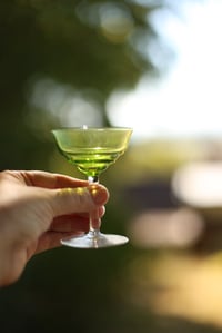 Image 1 of 10 kleine grüne Likörgläschen