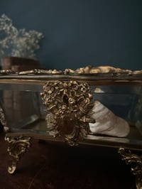 Image 3 of Grand coffre à bijoux reliquaire en cristal biseauté et bronze doré, fin XIXème s.