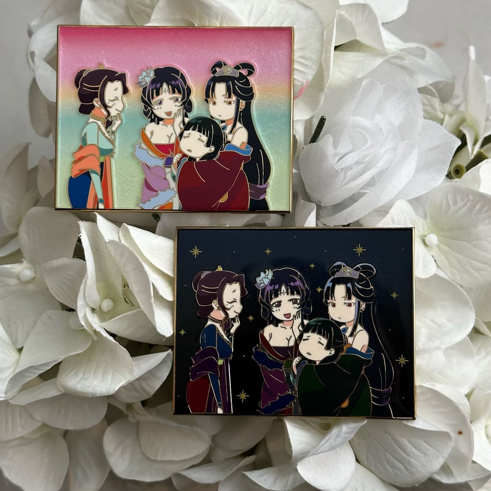 Image of MaoMao & sisters IN HAND