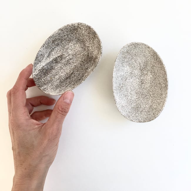 Coupelles récolte grains brun-noirs fins