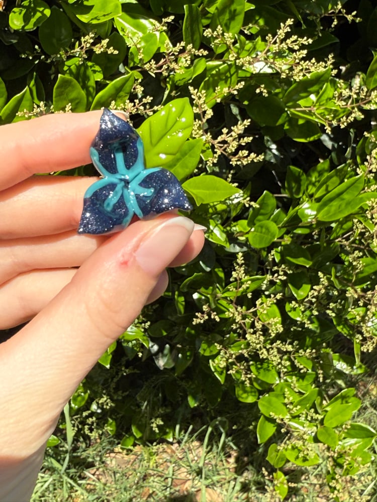 Image of Three Petaled Flower Pendants