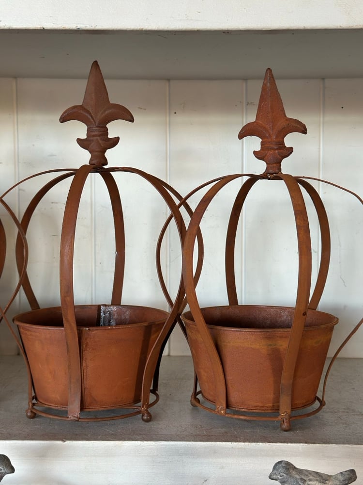 Image of Rusted Crown Planter