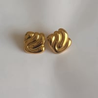 Demure Earrings 