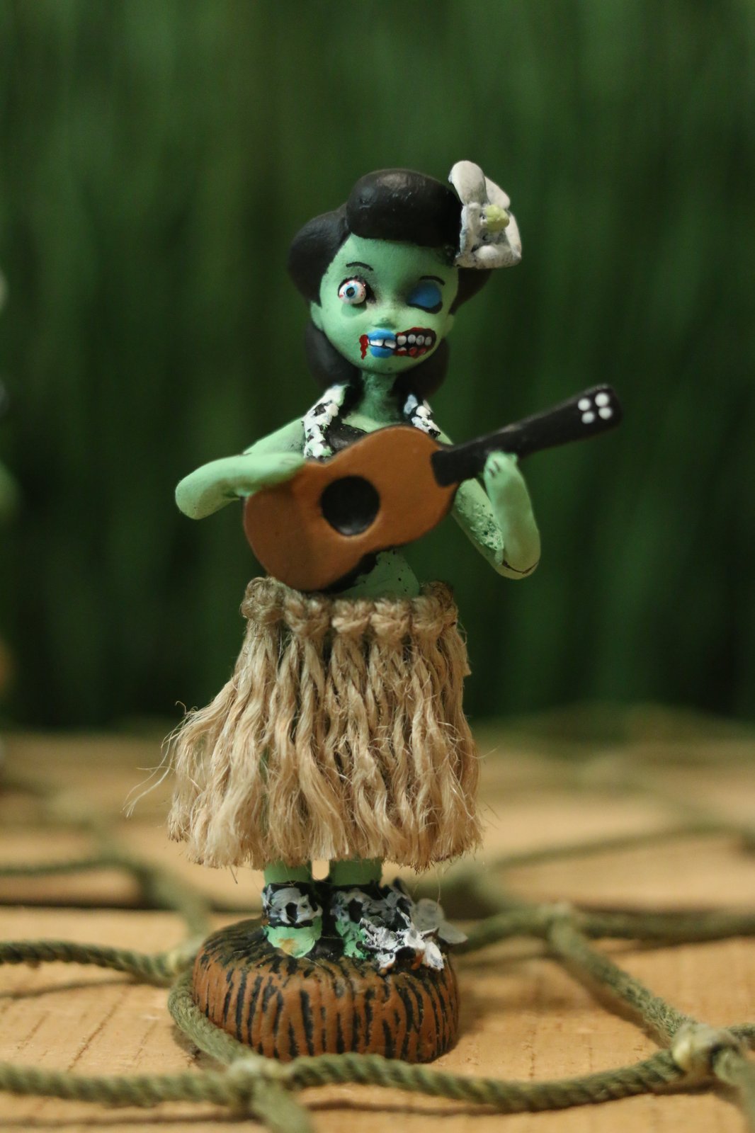 Zombie Hula Doll | Weena Bee