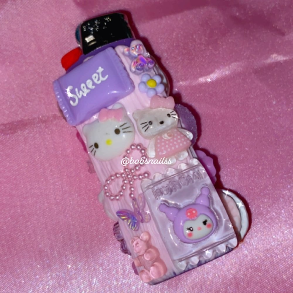 Image of 💜🎀💟🐷Purple Lighter