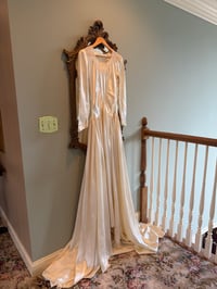 Image 11 of 1940s Satin Art Deco