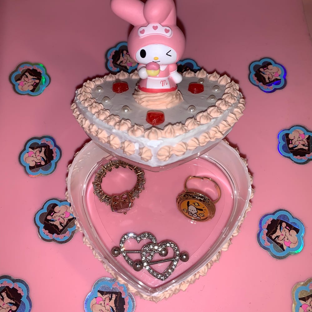 Image of Melody Chef Faux Cake Jewelry Box