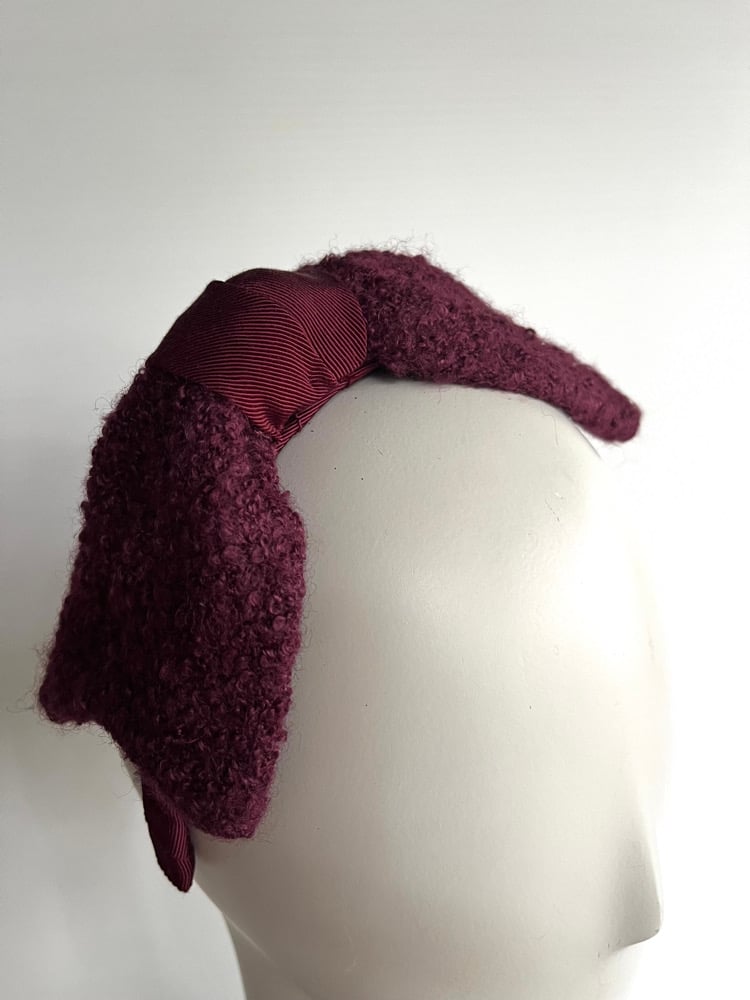 Image of Burgundy bow 