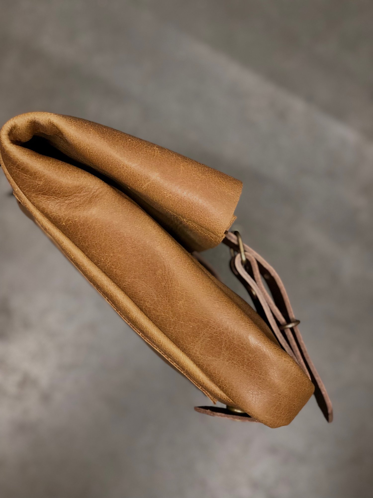 Image of Satchel made in oiled leather with adjustable shoulderstrap UNISEX
