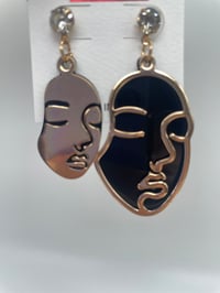Image 2 of FACE SHAPE DANGLE EARRINGS gold