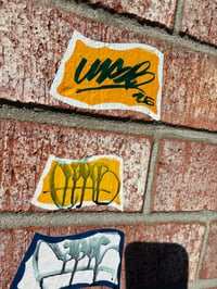 Image 2 of WAVEY YELLOW FULL SIZE (50 CT)