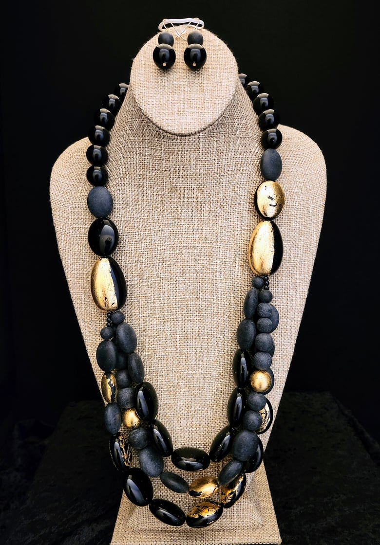 Image of Black & Gold Queen Necklace Set