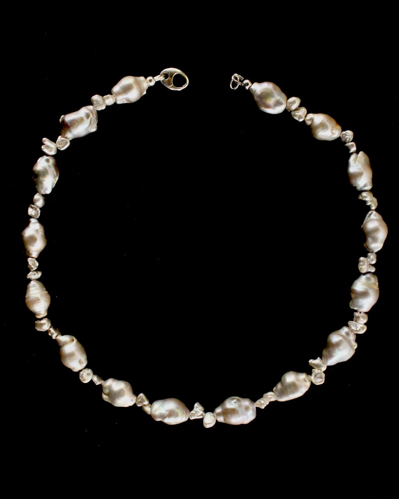 Image of Stormy pearl necklace 