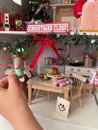 Image 2 of Miniature Christmas Crackers