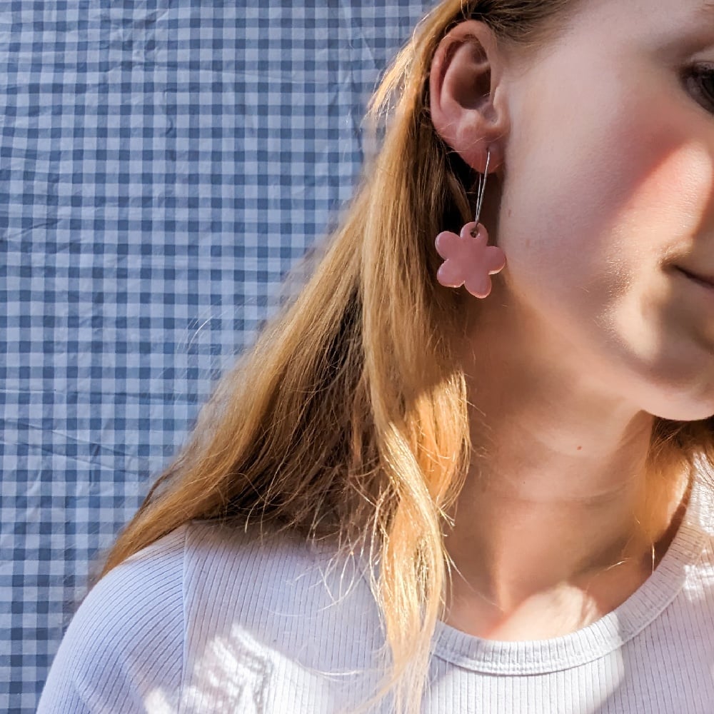 Image of small daisy earrings