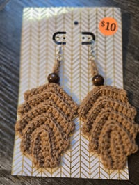 Brown leaf earrings