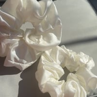 XL SILK SCRUNCHIE 