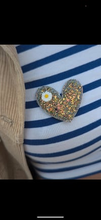 Image 3 of Broche coeur paquerette au choix 