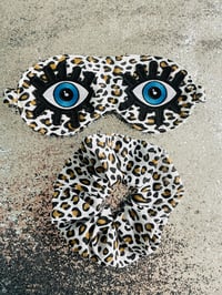 Image 5 of Eyemask and Scrunchie Set