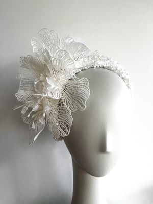 Image of White headband w lace flowers