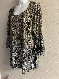 Image 3 of New 3X investments flare sleeve top #742*12