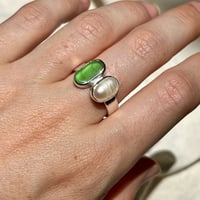 Image 4 of GREEN/PEARL SIREN RING (N½)