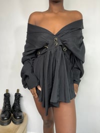 Image 3 of Black free pleat top