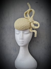 Image 3 of 'Cleo' in Lemon