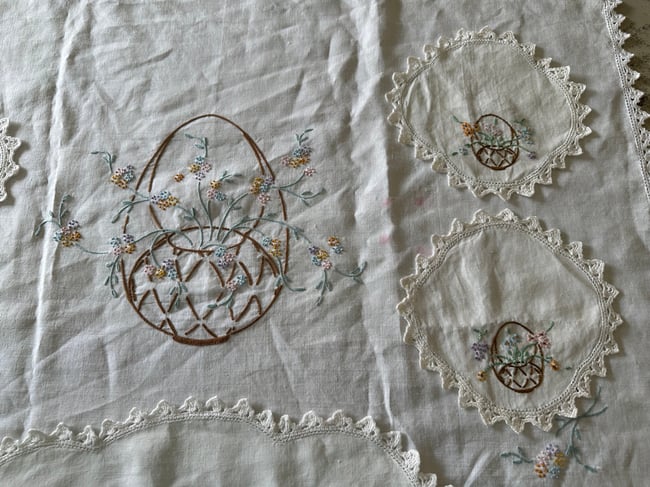 Vintage Floral basket doily set