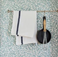 Image 4 of THICK LINEN KITCHEN CLOTH White/Navy