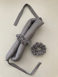 Image 4 of WAŁEK DO KRĘCENIA WŁOSÓW + SCRUNCHIES SILVER