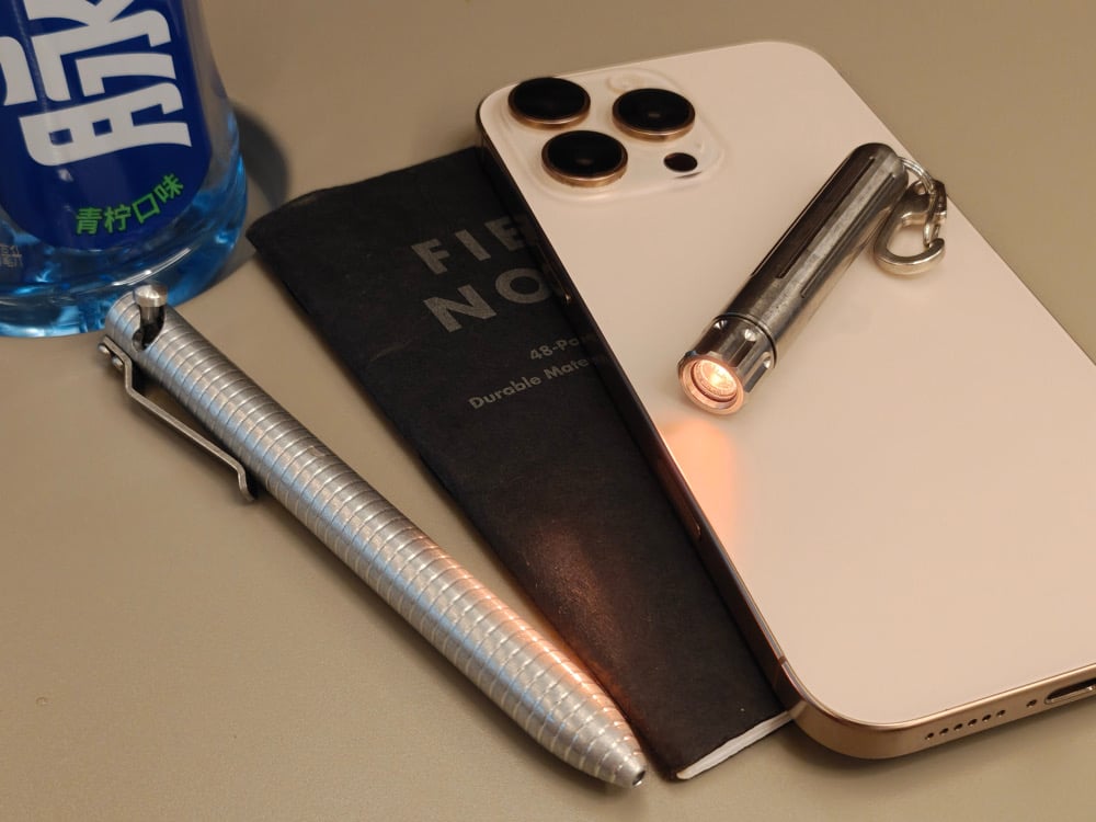 Sapphire 1910K ultra warm white keychain flashlight | Kōsen Fine